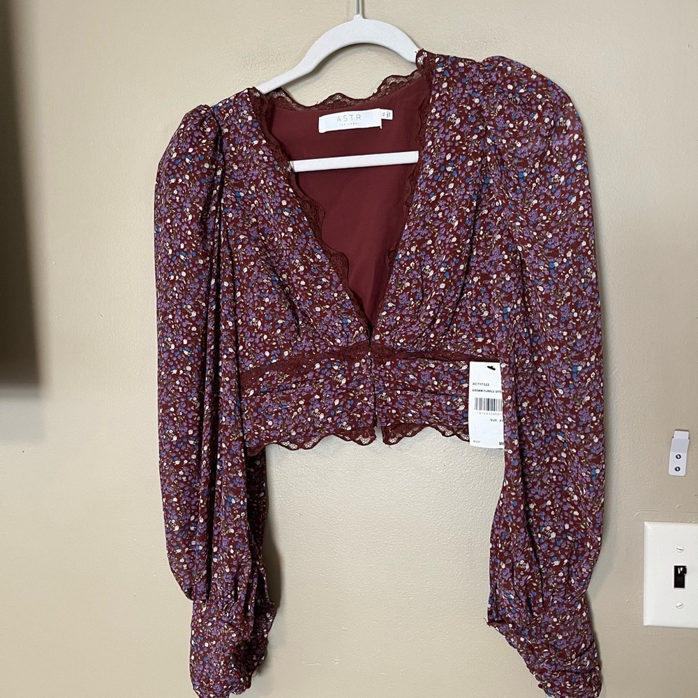 ASTR The Label Zanna Floral Lace Trim Top NWT - Picture 4 of 8